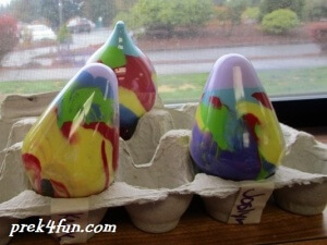 Preschool Paint Ornament drying egg carton