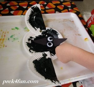 paper-plate-crow-craft-010-800x600